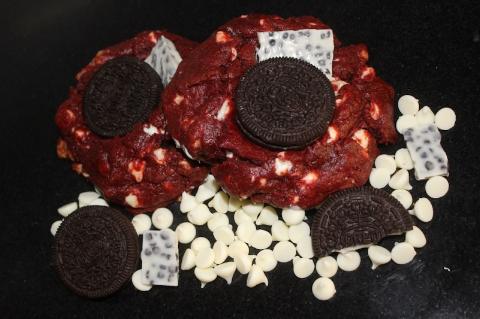 Red Velvet cookies and creme